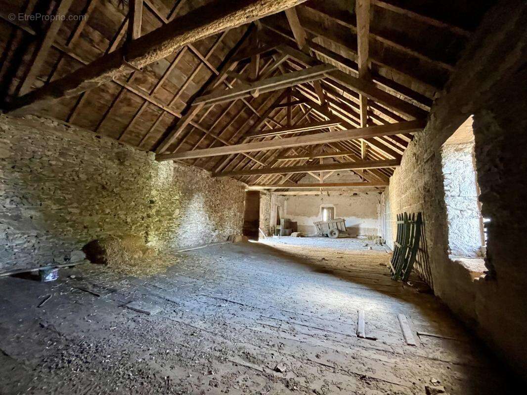 Maison à MIRANDOL-BOURGNOUNAC