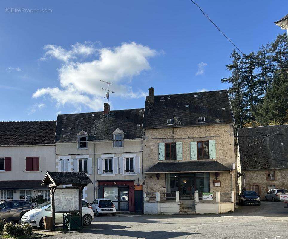 Appartement 659 m² à Saint-Etienne-De-Fursac  - photo 2