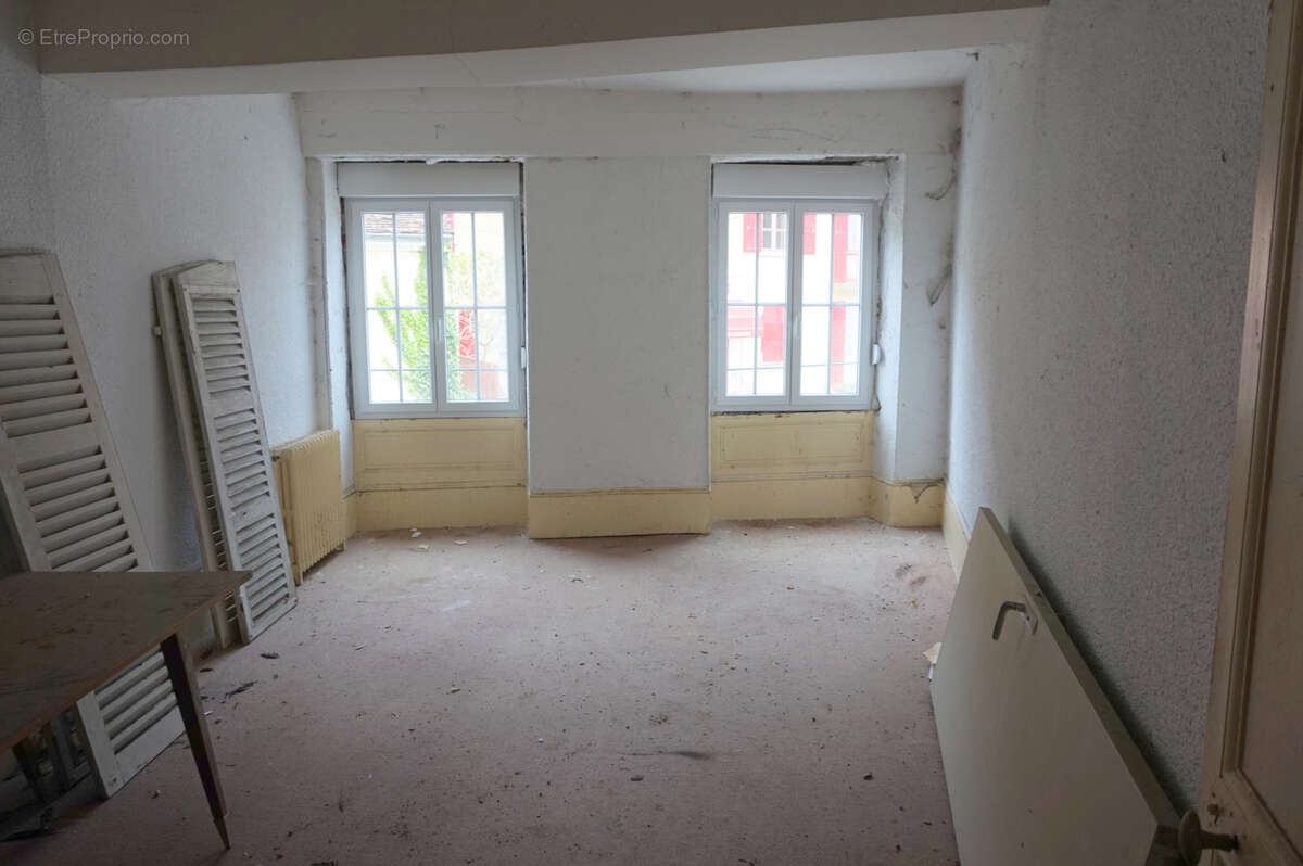 Appartement à LUZY