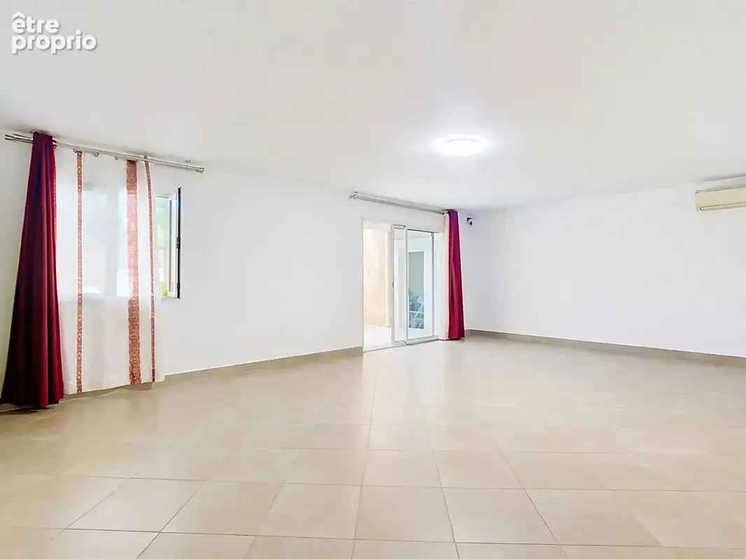 Maison familiale de plain-pied 135 m² à ISTRES - Terrain 800 m² - 4 chambres - Garage 36 m² - photo 4