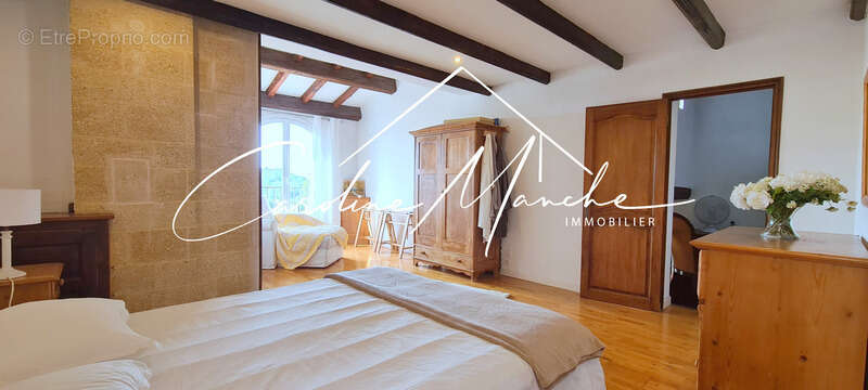 Maison à SAINT-MITRE-LES-REMPARTS