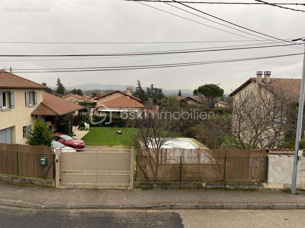 Appartement à SAINT-GENIS-LES-OLLIERES
