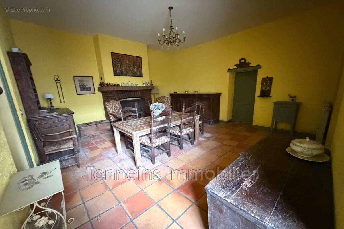 Maison à VILLEFRANCHE-DU-QUEYRAN