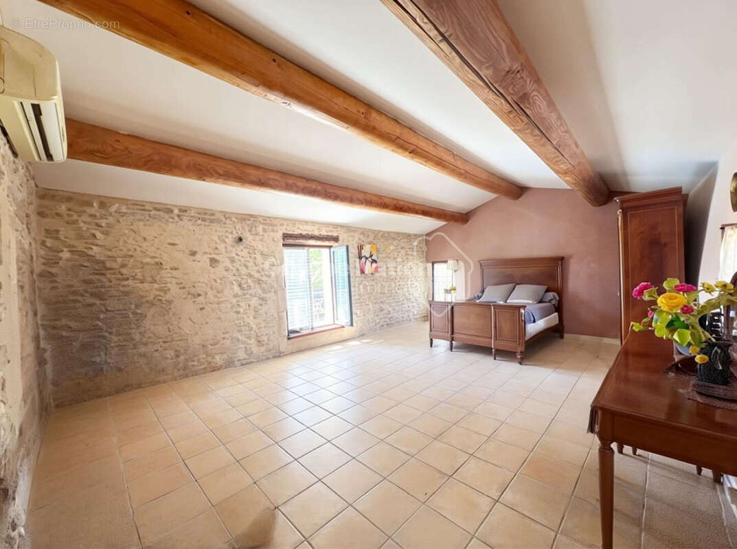 Maison à MEYNES