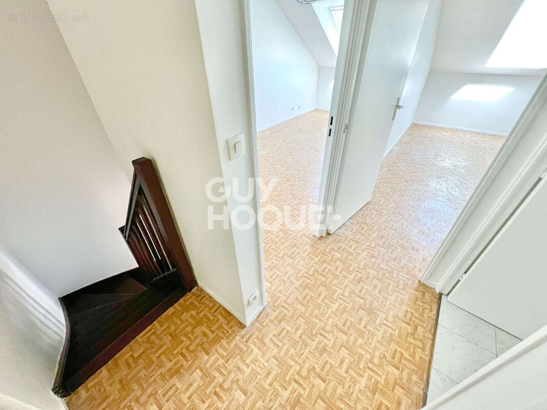 Appartement 3 pièces à vendre - Vieux Massy, dernier étage avec balcon - photo 5