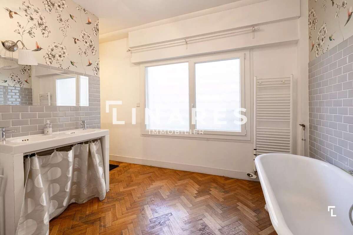 Appartement à MARSEILLE-1E