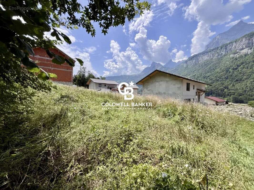 Terrain constructible, 594m² - Magland secteur Oex - photo 4