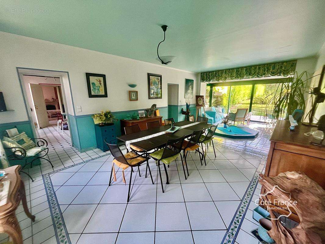 Maison à AILLANT-SUR-THOLON