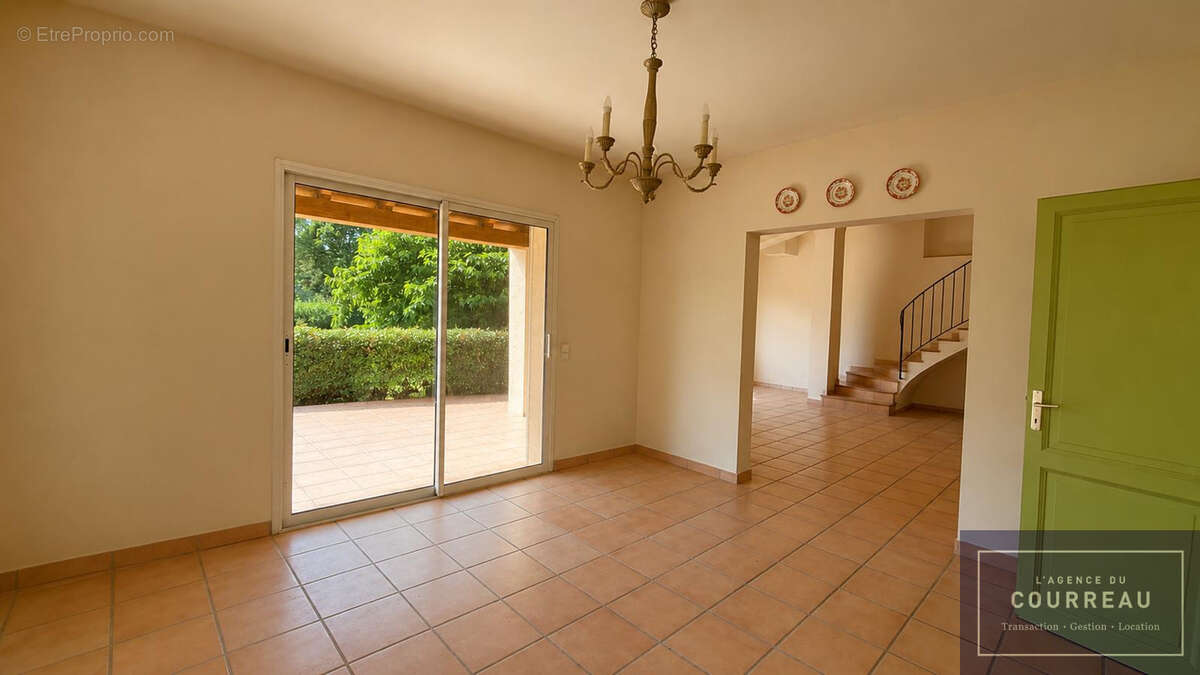 MAISON T5 de 163 M2 avec terrasses, piscine & garage - photo 22