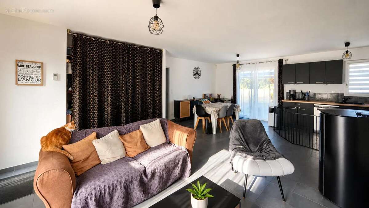 Maison de 4 pièces de 92 m² à Thilouze - photo 3