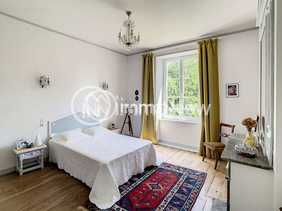 Ancien Presbytère rénové à ST URSIN - photo 14