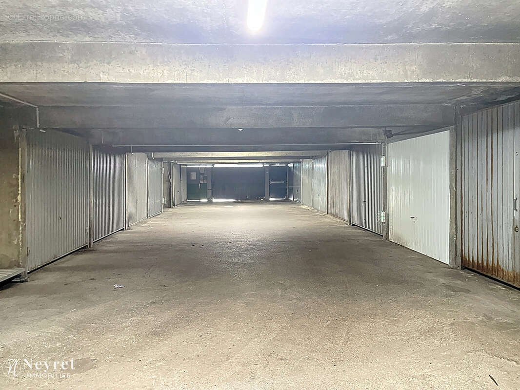 Parking à SAINT-ETIENNE