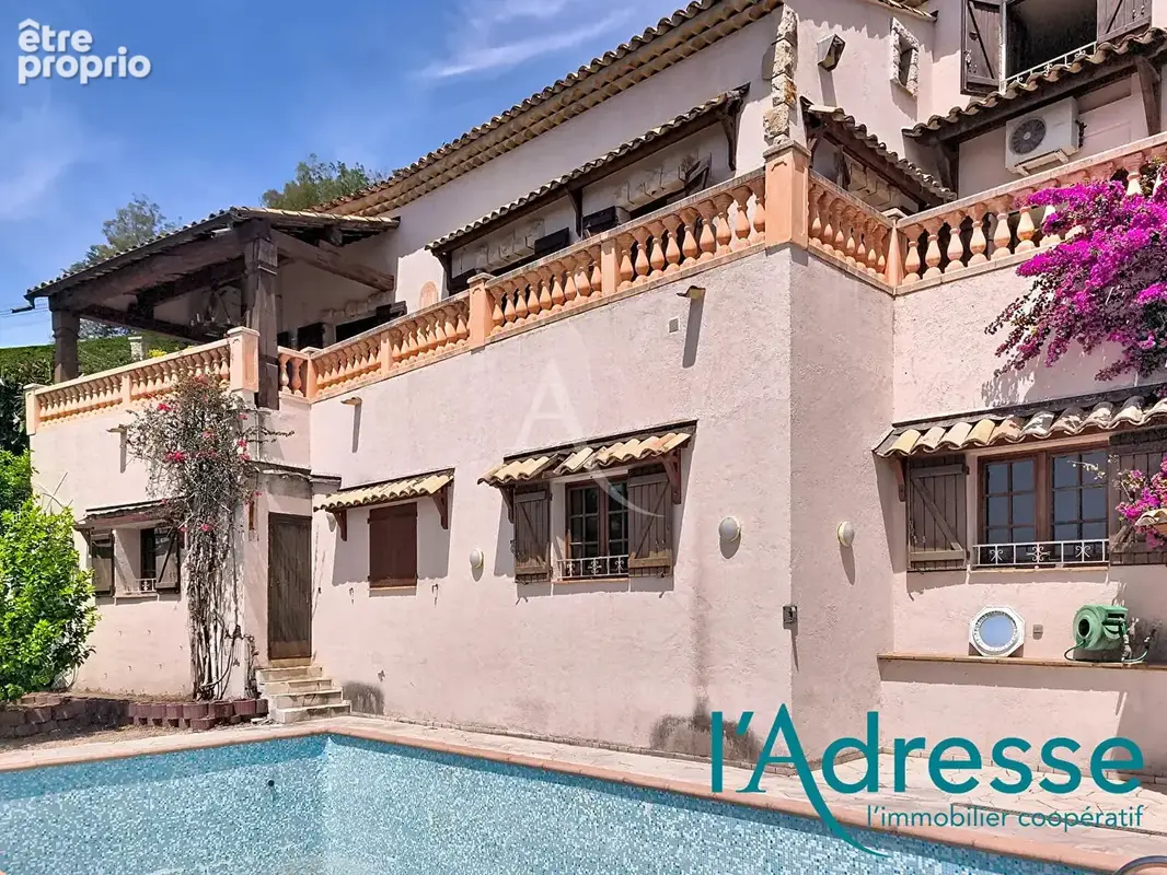 Villa 6/7 pièces avec piscine, magnifique vue mer et iles ! - photo 2