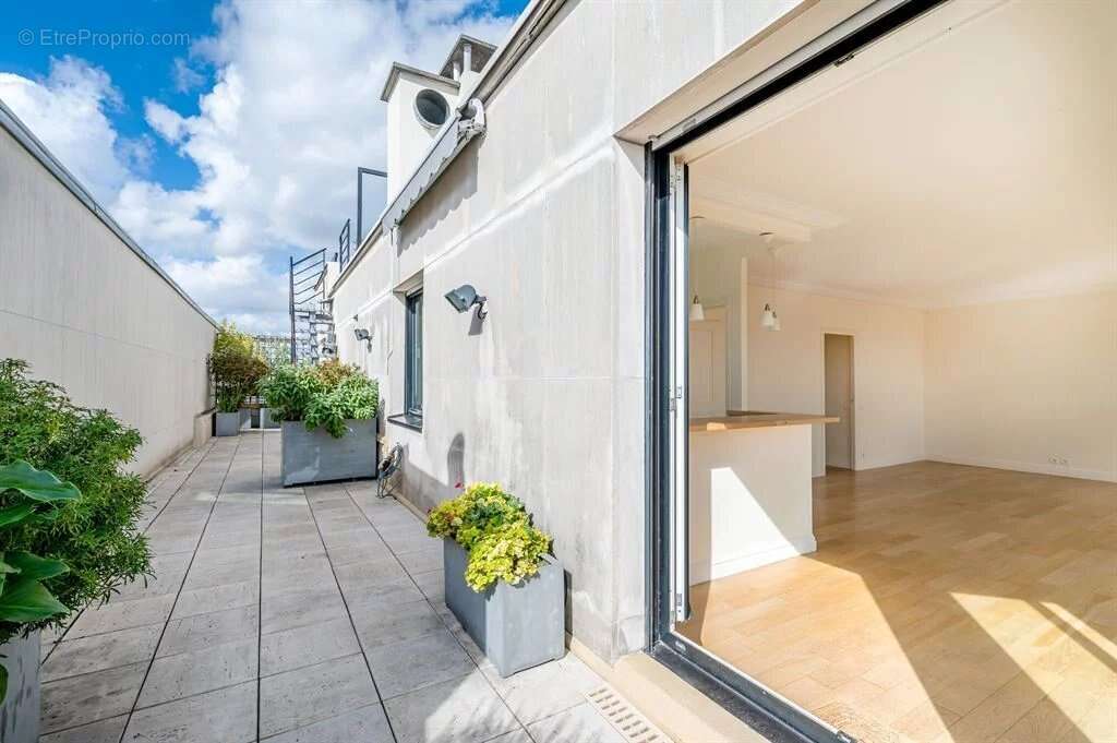 Appartement à PARIS-15E