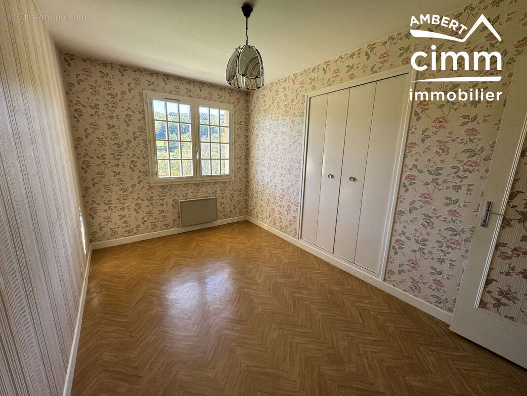 Maison à SAINT-DIER-D&#039;AUVERGNE