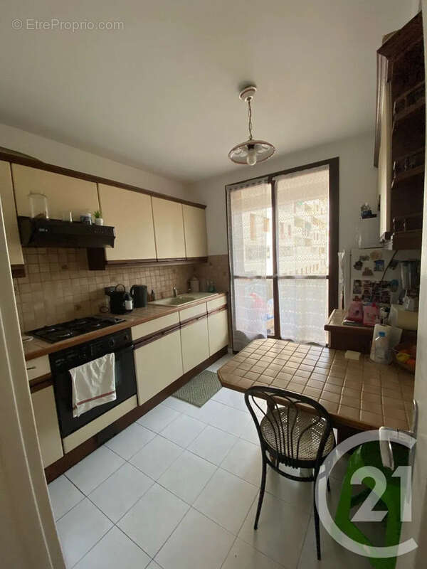 Appartement à MARSEILLE-4E