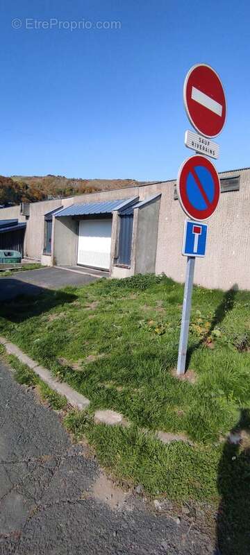 Parking à BESSE-ET-SAINT-ANASTAISE