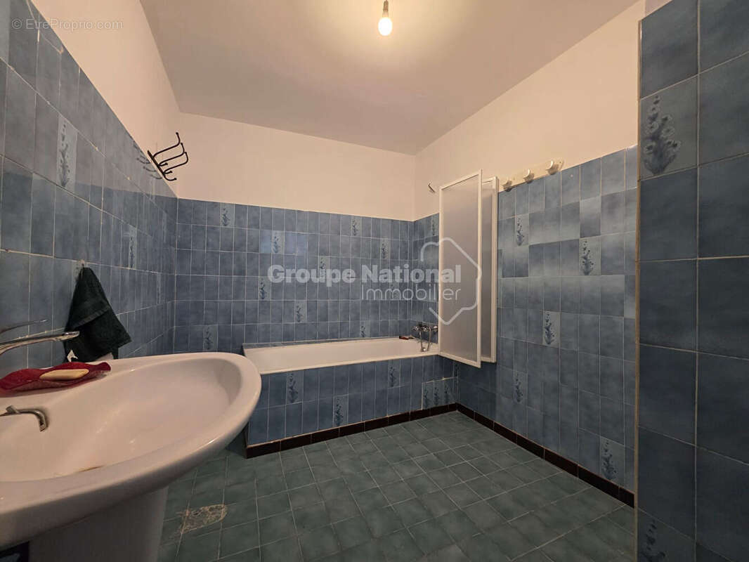 Exclusivité - Maison de ville - Charme et potentiel - photo 11
