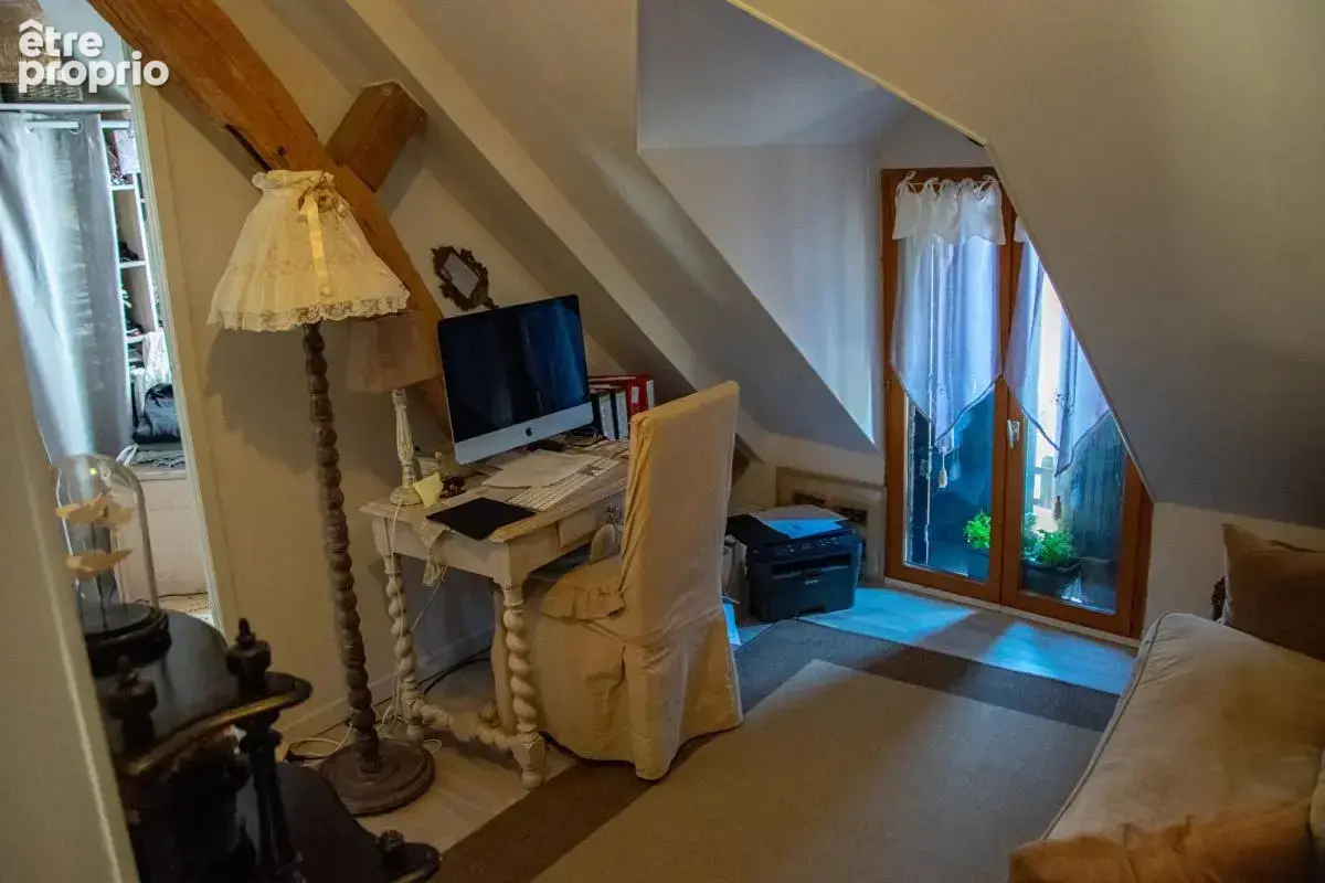 Située à Molineuf, cette longère pleine de charme - photo 13