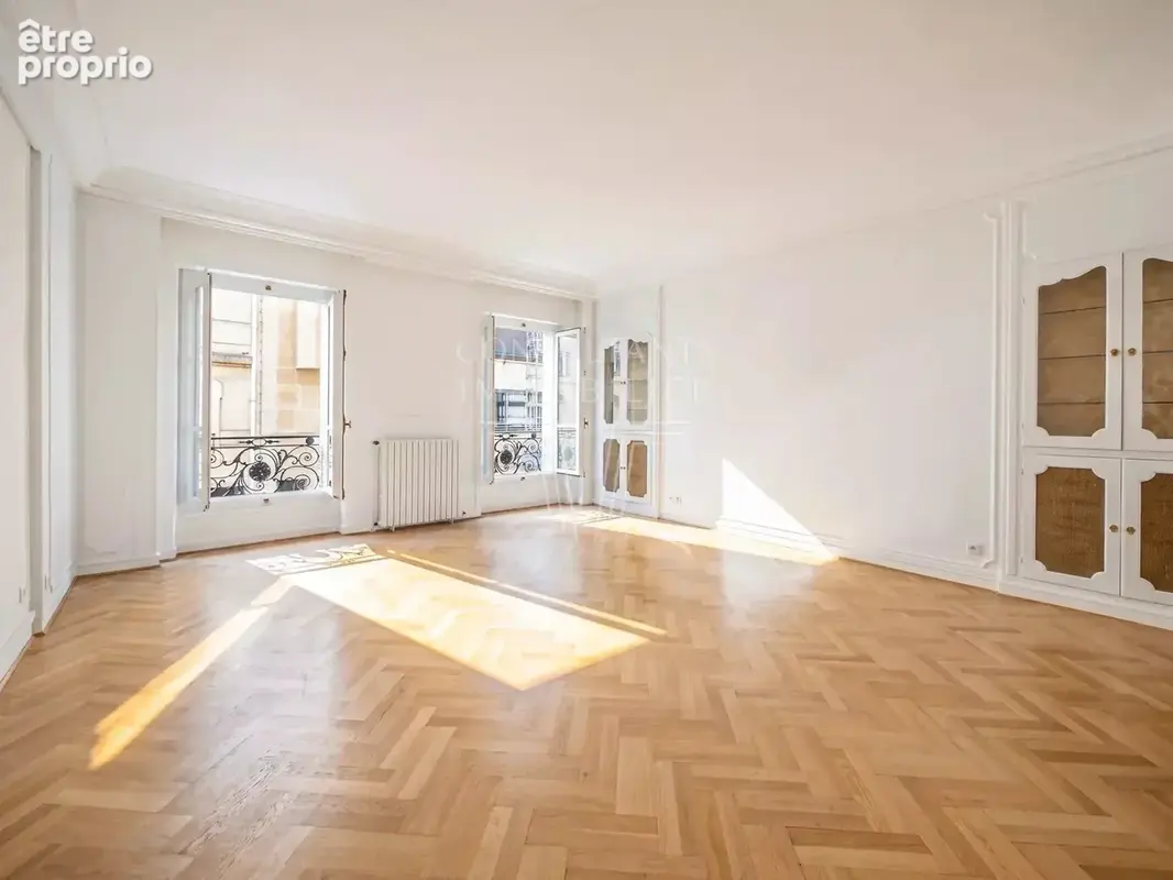 Appartement à PARIS-8E