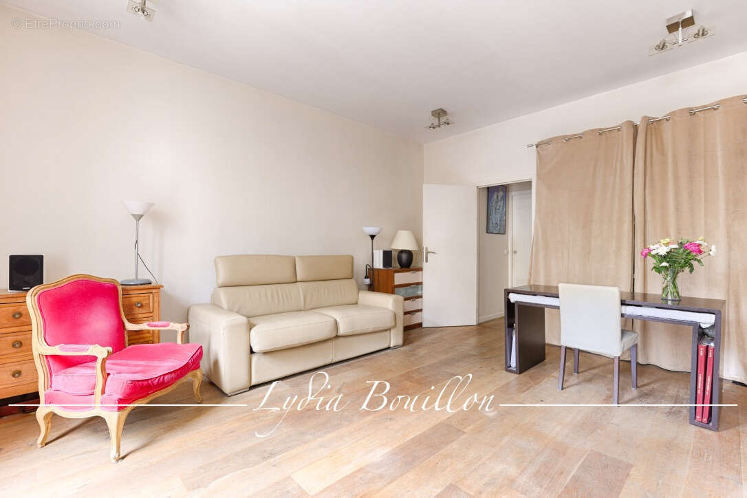 Appartement à PARIS-16E