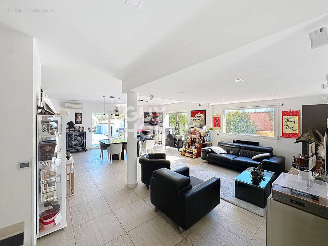 Maison à SAINT-LAURENT-DE-LA-SALANQUE