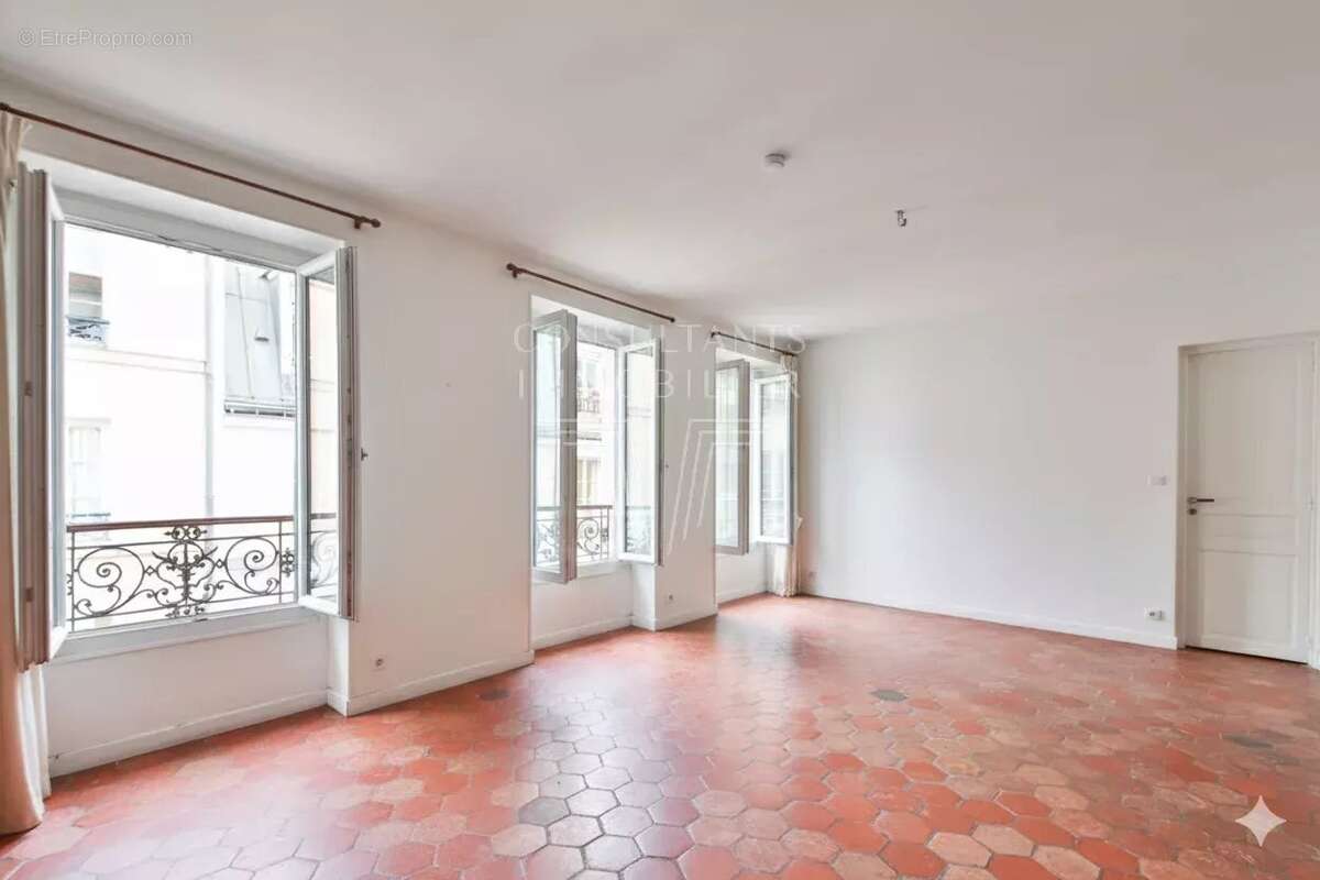 Appartement à PARIS-7E