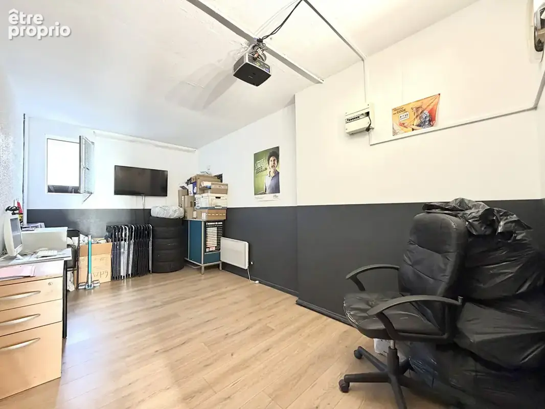 À vendre - Local commercial 31,47 m² avec vitrine - Saint-Étienne - photo 2