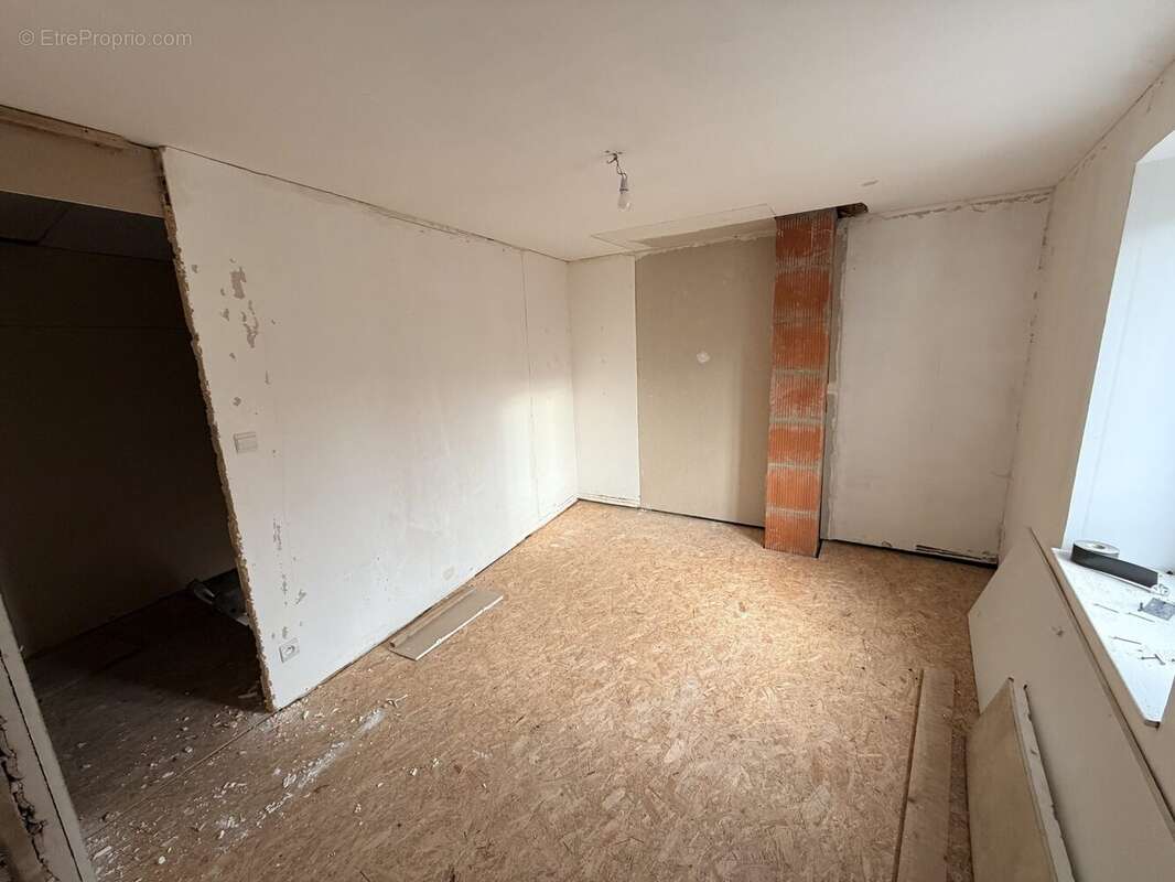 Maison à THIAUCOURT-REGNIEVILLE