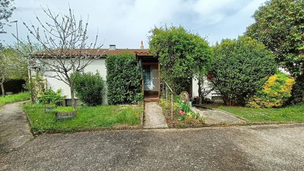 Maison à SAINTES