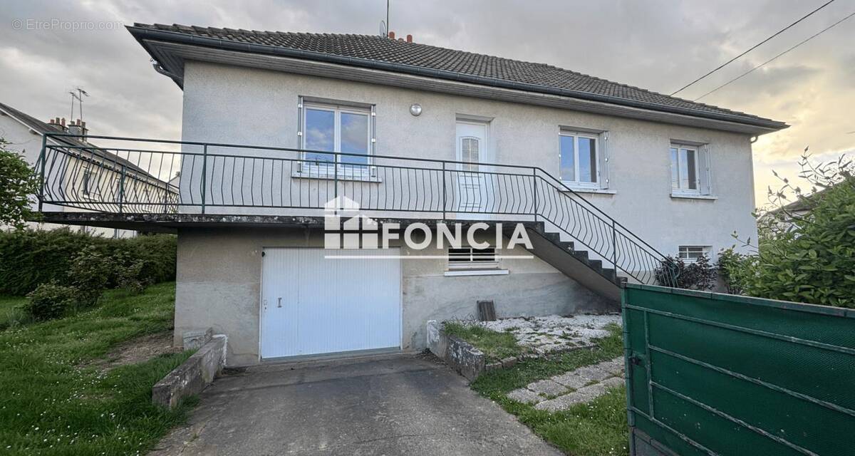 Maison à LA CHAUSSEE-SAINT-VICTOR