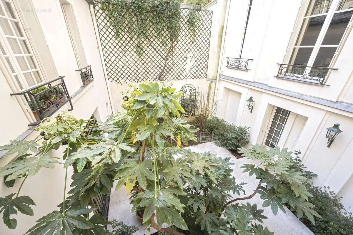 Appartement à PARIS-7E