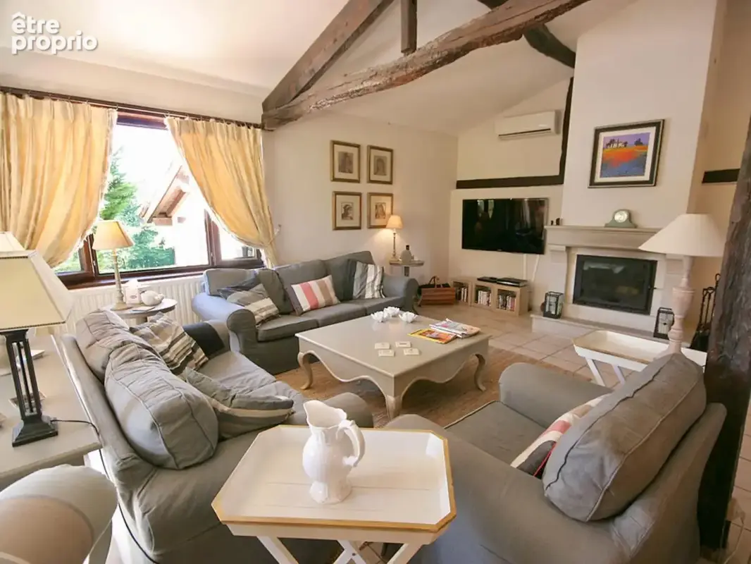 Spacieuse maison de caractère avec piscine chauffée, magnifique parc, 5 chambres et 4 salles de bains. - photo 7
