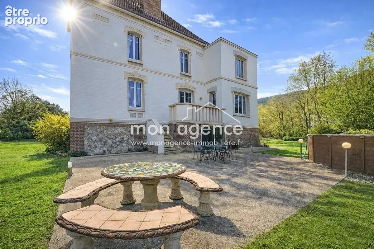 Propriété bourgeoise de caractère – Parc arboré de 2 437 m² – Environnement privilégié - photo 1