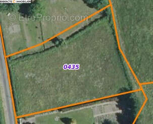 Terrain à LA NOCLE-MAULAIX