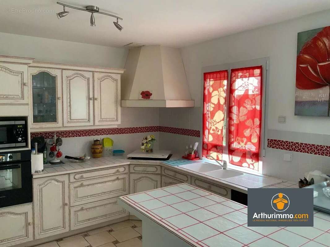 Maison à NEUFCHATEL-SUR-AISNE