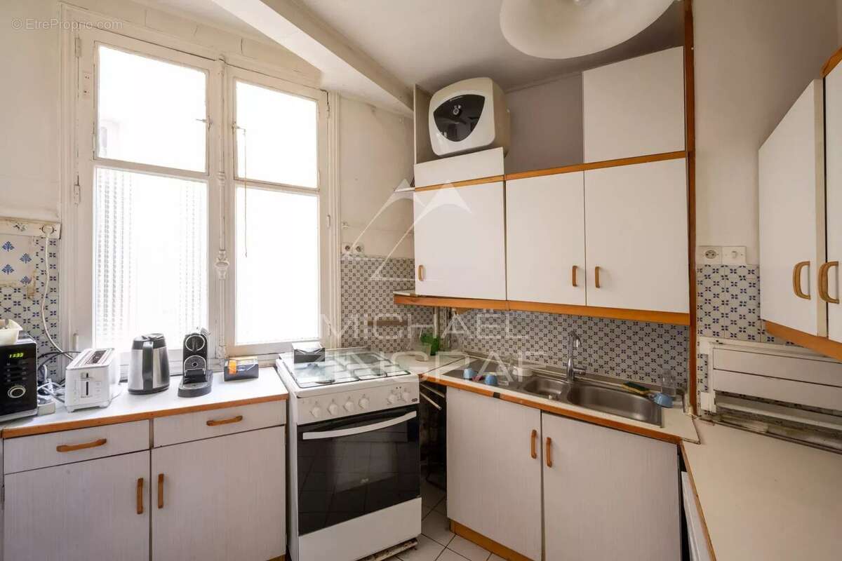 Appartement à PARIS-1E