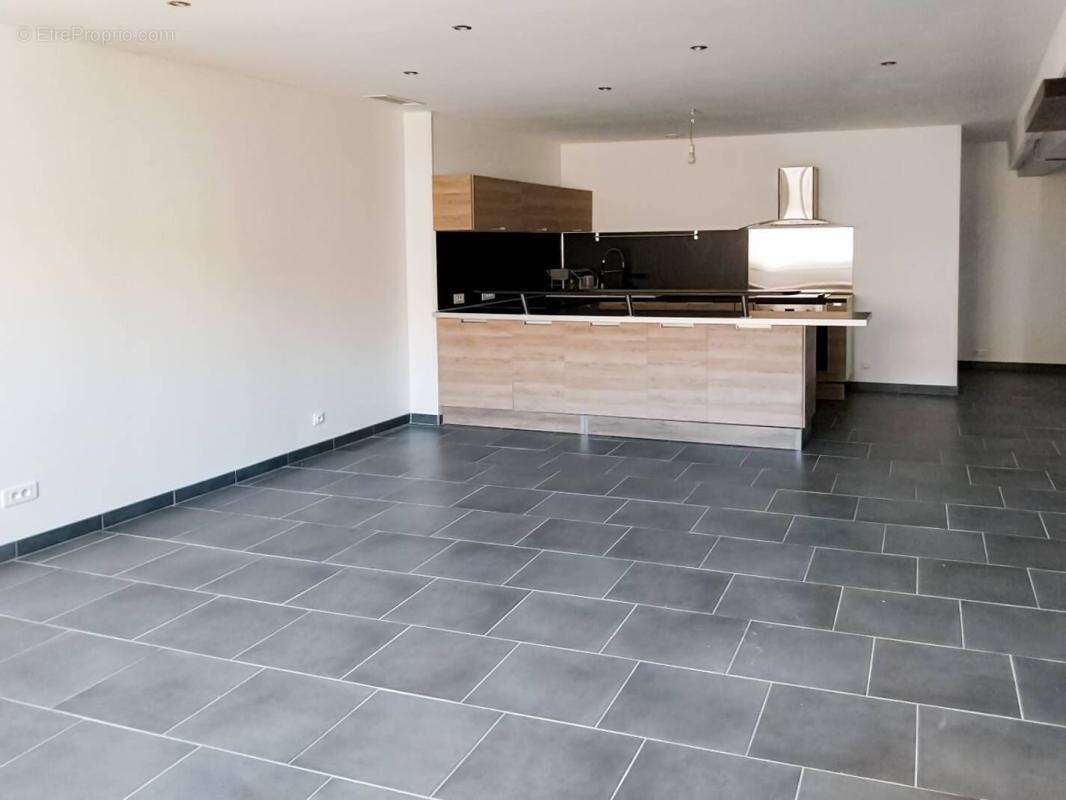 Vente appartement T5 et grand garage à Lespignan - photo 2