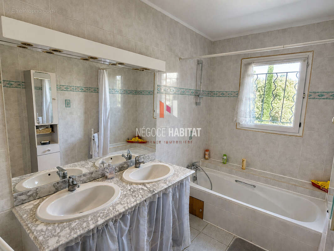 BOISSERON - Maison familiale 151 m2 - Terrain arboré et piscinable - Sous-sol 100 m2 - photo 12