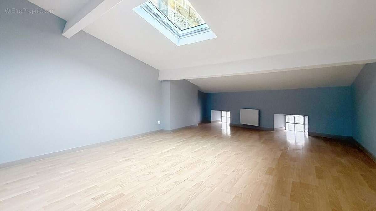 Appartement 250 m² à Libourne  - photo 3
