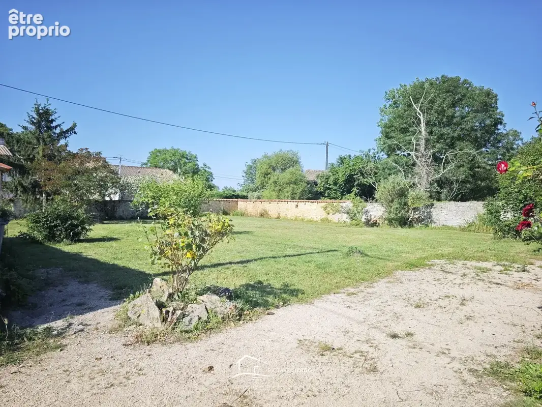 Maison avec grange et terrain clos de murs - photo 5