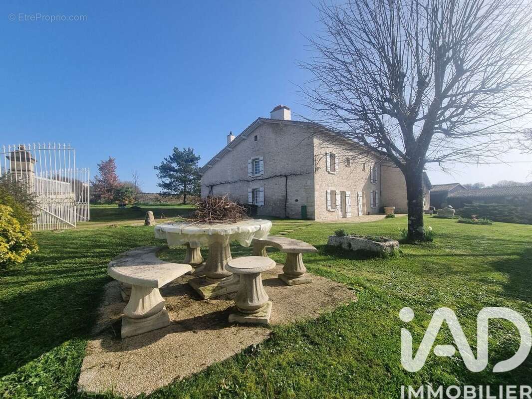 Photo 2 - Maison à MELLE