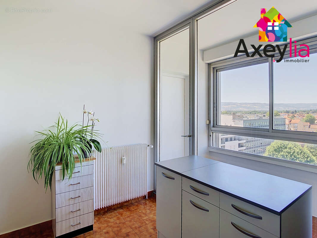 A vendre - roanne - appartement plein centre avec vue degagee - photo 8