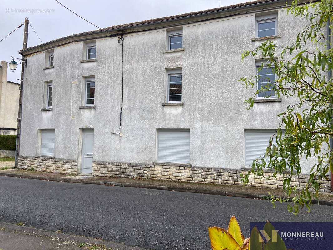 Maison à BAIGNES-SAINTE-RADEGONDE