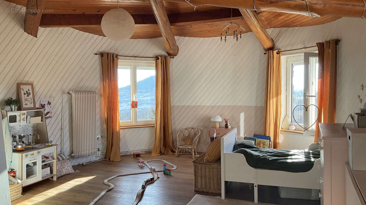 Maison à TOURZEL-RONZIERES