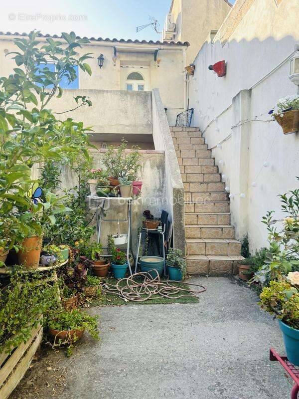 Grand ensemble immobilier de 367 m² avec terrain & Parking - photo 15