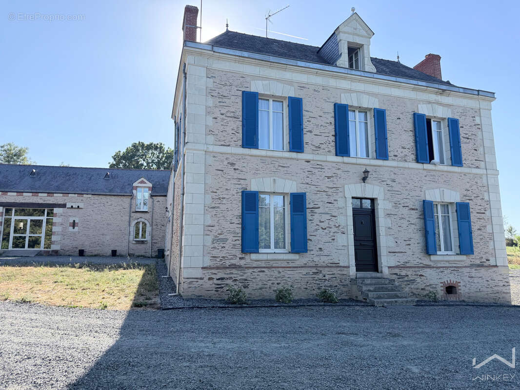 Vaste maison de maitre familiale ou d'activité aux portes d'ANGERS - photo 2