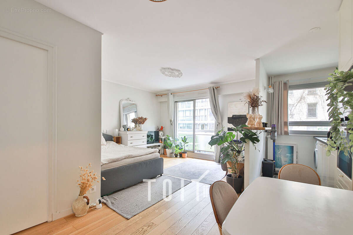 Appartement à PARIS-14E