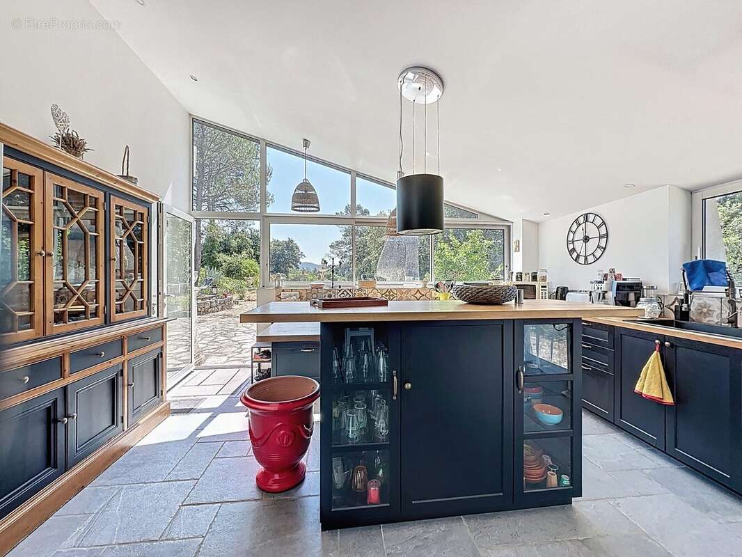 Maison à MEOUNES-LES-MONTRIEUX