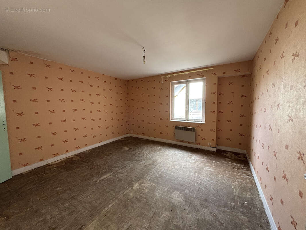 Commerce à SAINT-JUNIEN